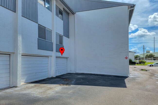 Building Photo - 14800 Walsingham Rd