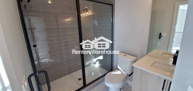 Building Photo - Beautiful 2 bed 2.5 bath Townhome Availabl...