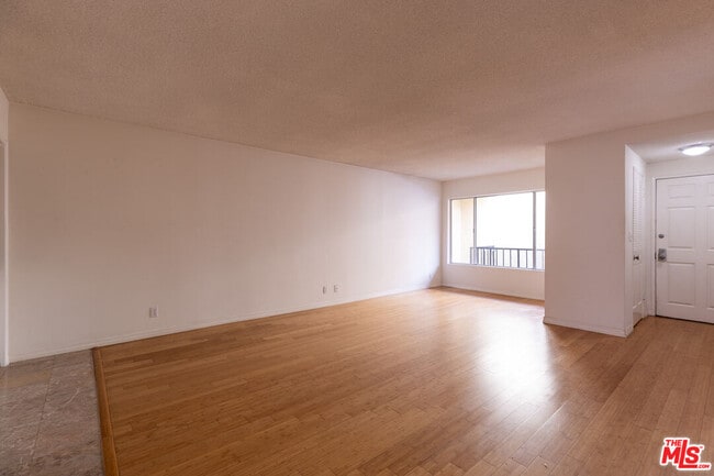 Building Photo - 1033 6th St