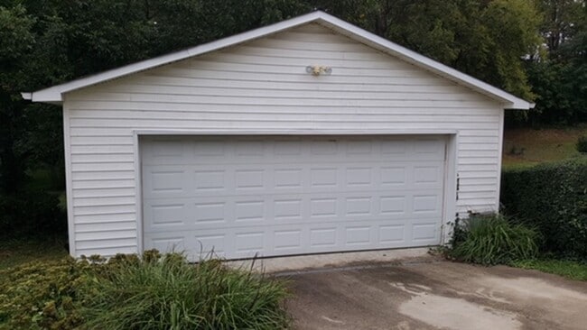 Building Photo - 2007 S Benbow Rd