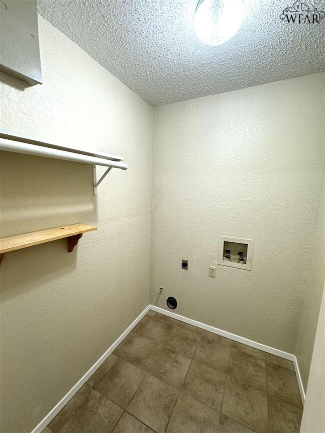 Building Photo - 2953 Stearns Ave