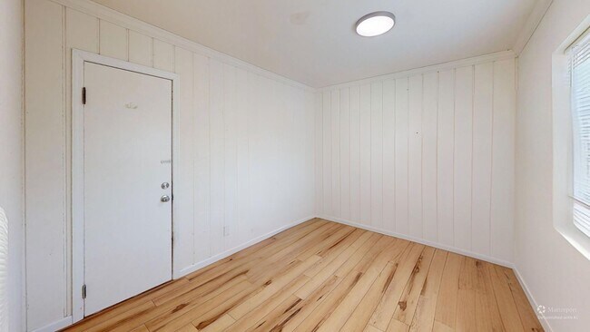 Building Photo - South Colonie Schools 2BR 1BA