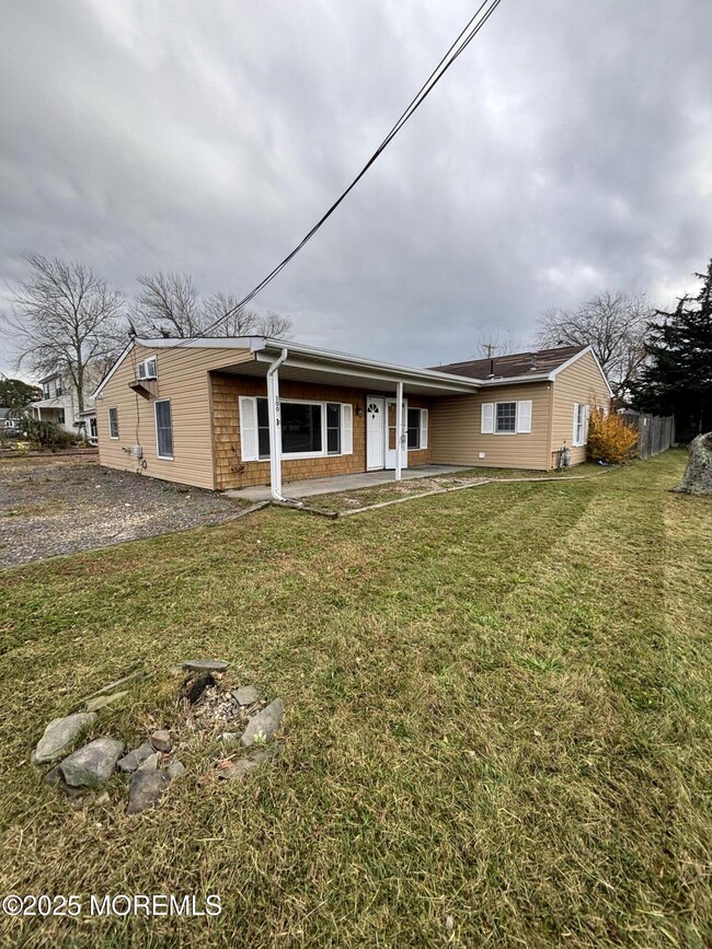 Primary Photo - 1005 Beach Blvd