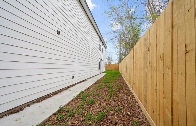 Building Photo - 6617 Bacher St