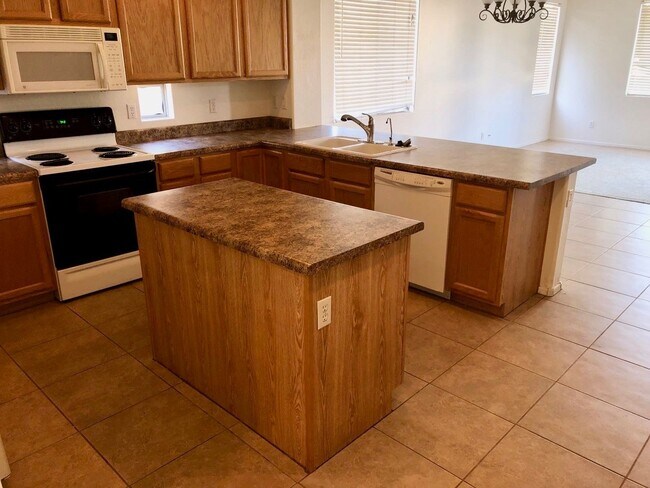 Building Photo - SEVILLE COMMUNITY - ALL MAJOR APPLIANCES