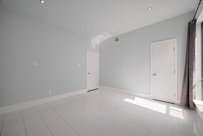 Building Photo - 1014 Fleetwood Pl Dr