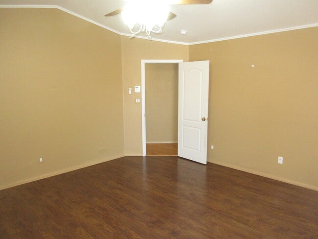 Building Photo - 7320 Desert Eagle Rd NE