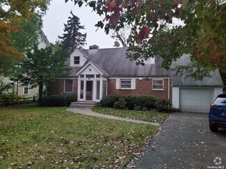 Building Photo - 111 Wappanocca Ave
