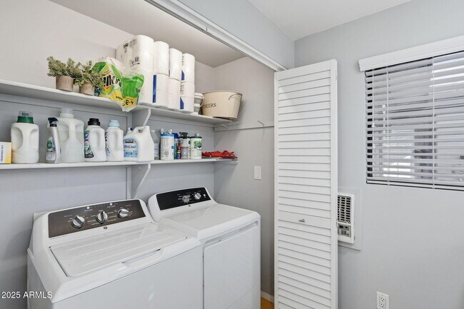 Building Photo - 8614 E Jackrabbit Rd