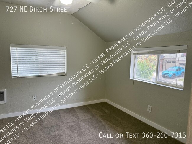 Building Photo - 727 NE Birch St