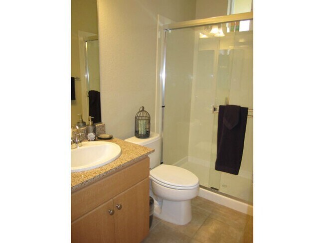 Building Photo - Beautiful 3 bedroom, 3 bath Condo in prime San Jose Location