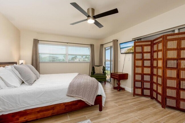 Building Photo - 16114 5th St E