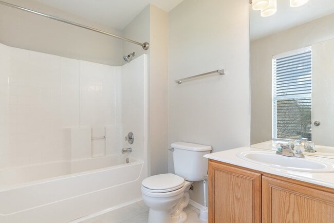 Building Photo - 815 Carlton Rd