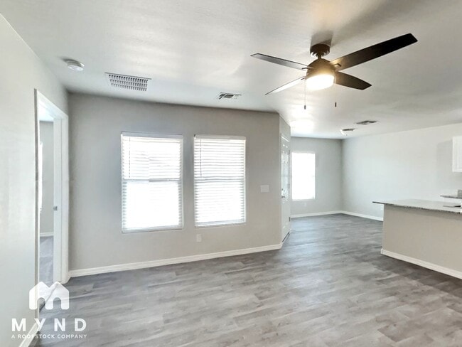 Building Photo - 1026 W Carnoustie Ct