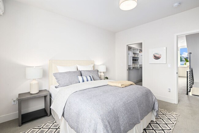 Building Photo - Wallingford Townhome