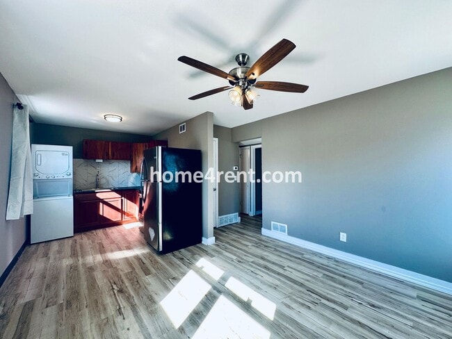 Building Photo - Two Bedroom Ranch Style Duplex Home in Grandview - Featuring Plenty of Natural Light, Fenced Yard...