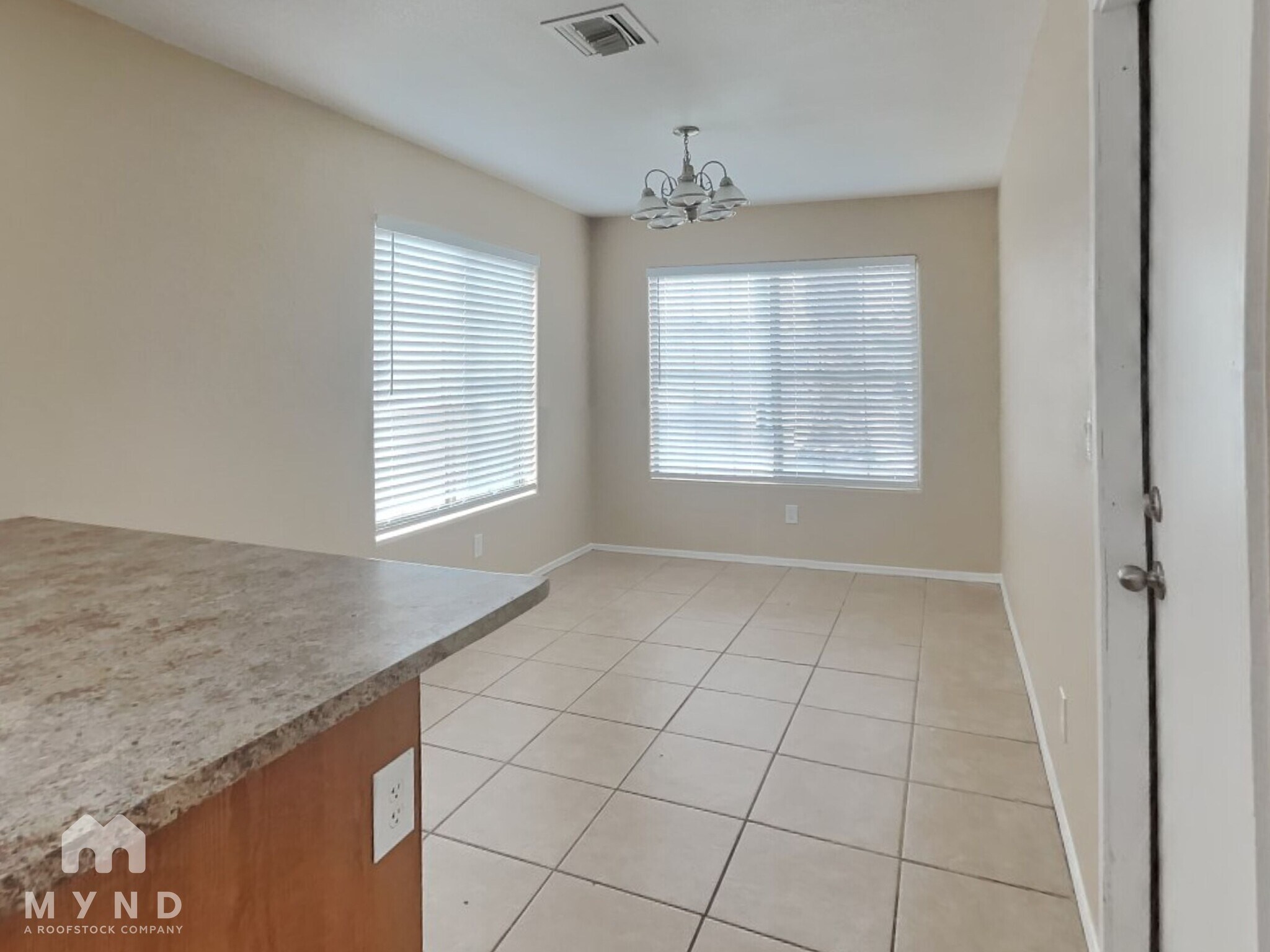 Building Photo - 611 E Pacific Dr