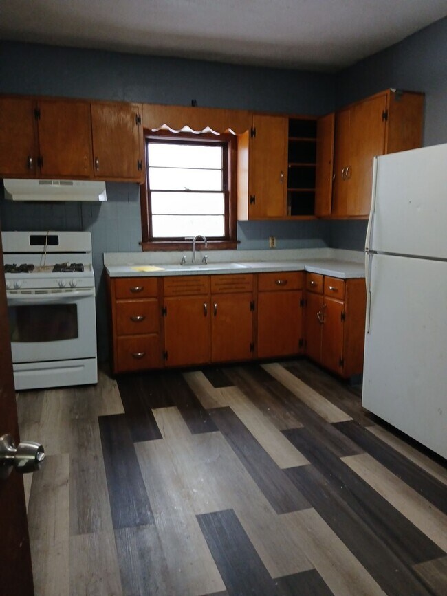 Building Photo - 964 N Court St