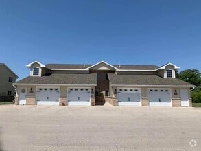 Building Photo - 2 Bedroom, 2 Bathroom Lower Available mid-...