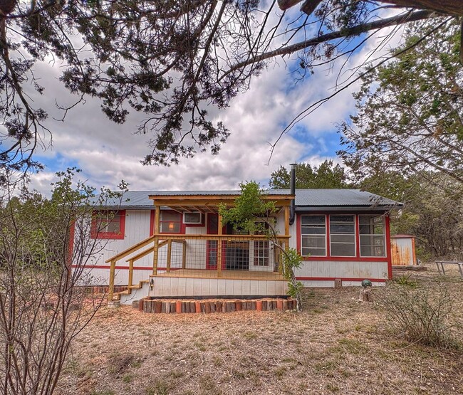 Building Photo - Charming Two-Bedroom, One-Bath
