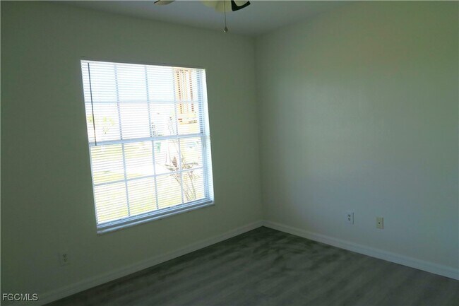 Building Photo - 2309 SE 5th Pl