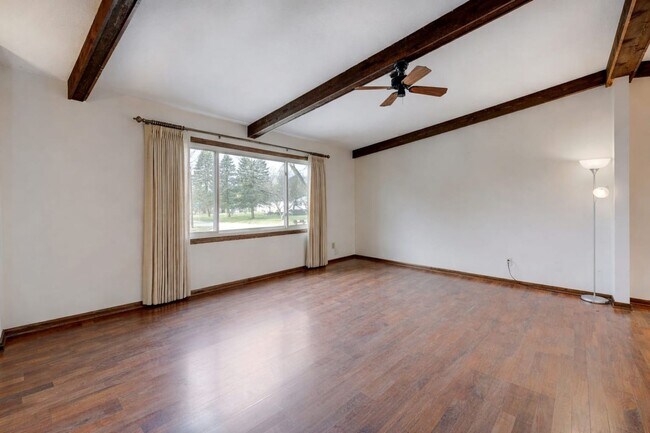 Building Photo - Great 3bed 2bath Single Family Home in Prime Eden Prairie Neighborhood