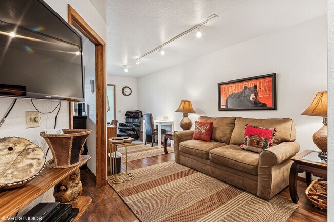 Building Photo - Whitefish River furnished Townhome