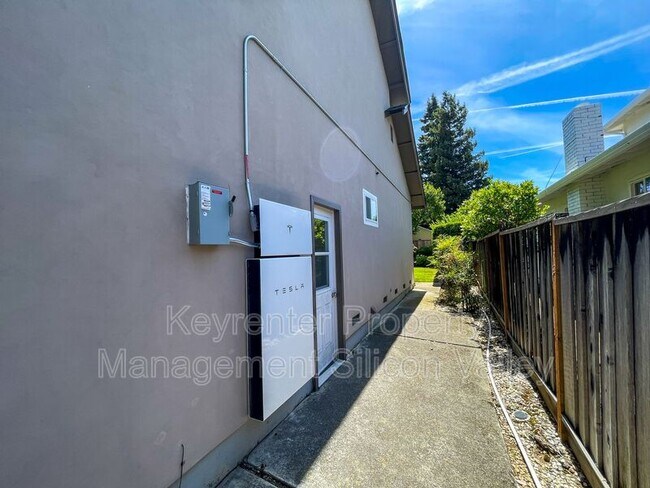 Building Photo - 6701 Tannahill Dr
