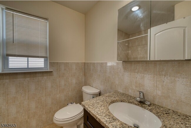 Building Photo - 573 S 18th St