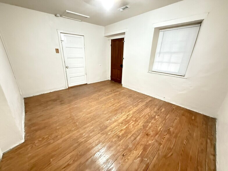 Building Photo - 1115 Isabella St