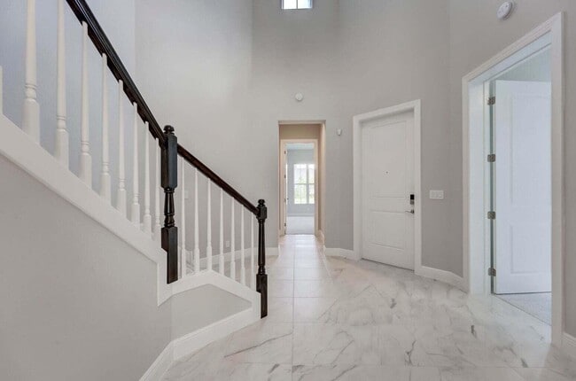 Building Photo - 9296 Crestview Cir