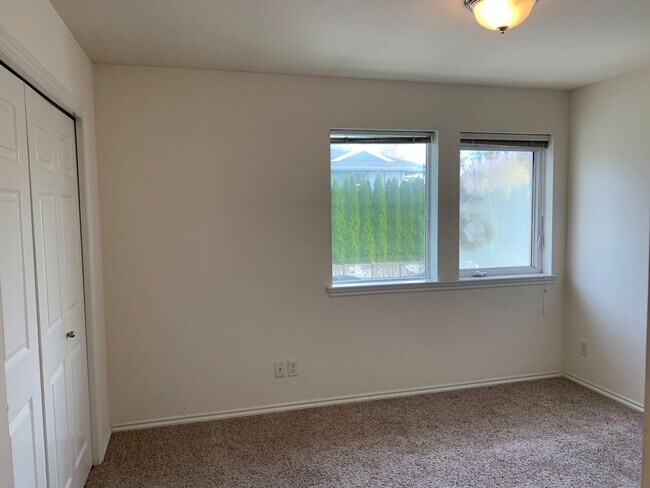 Building Photo - 322 E Bellis Fair Pkwy