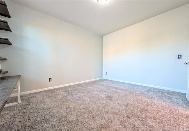 Building Photo - 5250 Whisper Point Blvd