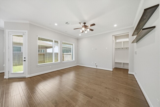 Building Photo - 10009 Granary Dr
