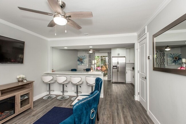 Building Photo - University Townhomes COMING SOON