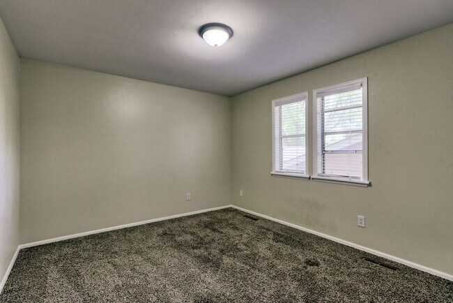 Building Photo - 4 Bedroom 2 Bath home in Midtown Fort Collins
