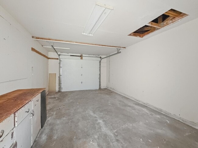 Building Photo - 836 Eastmont Dr