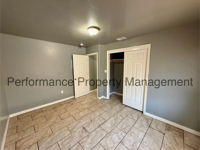 Building Photo - 326 Beardsley Ave