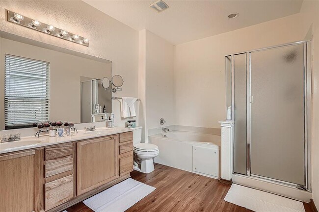 Building Photo - 1639 Bayland St