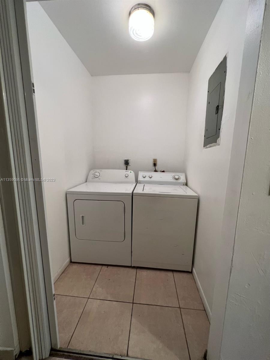 Building Photo - 1320 NE 117th Ter