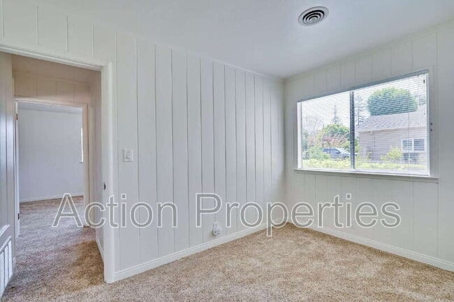 Building Photo - 306 N Clark Ave