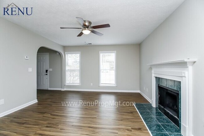 Building Photo - Now available 3 bedrooms 2.5 baths
