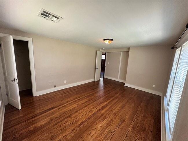 Building Photo - 746 S Jenkins Ave