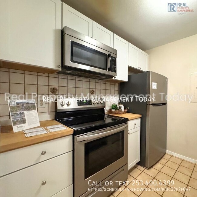 Building Photo - 1605 N Visscher St