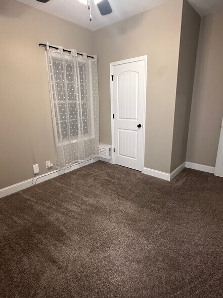 Building Photo - 1124 Eagles View Dr