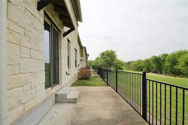 Building Photo - 1620 Bryant Dr