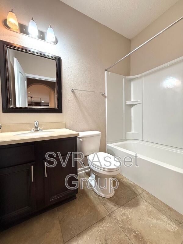 Building Photo - 641 Glendale Ln