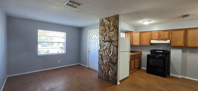 Building Photo - 3/1 Jordan Park / Move in Special