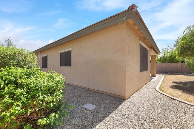 Building Photo - 18631 E Swan Dr