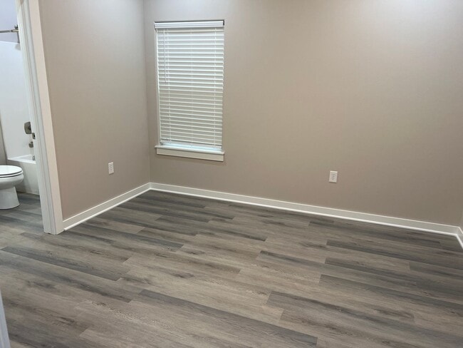 Building Photo - 923 Callie Ave